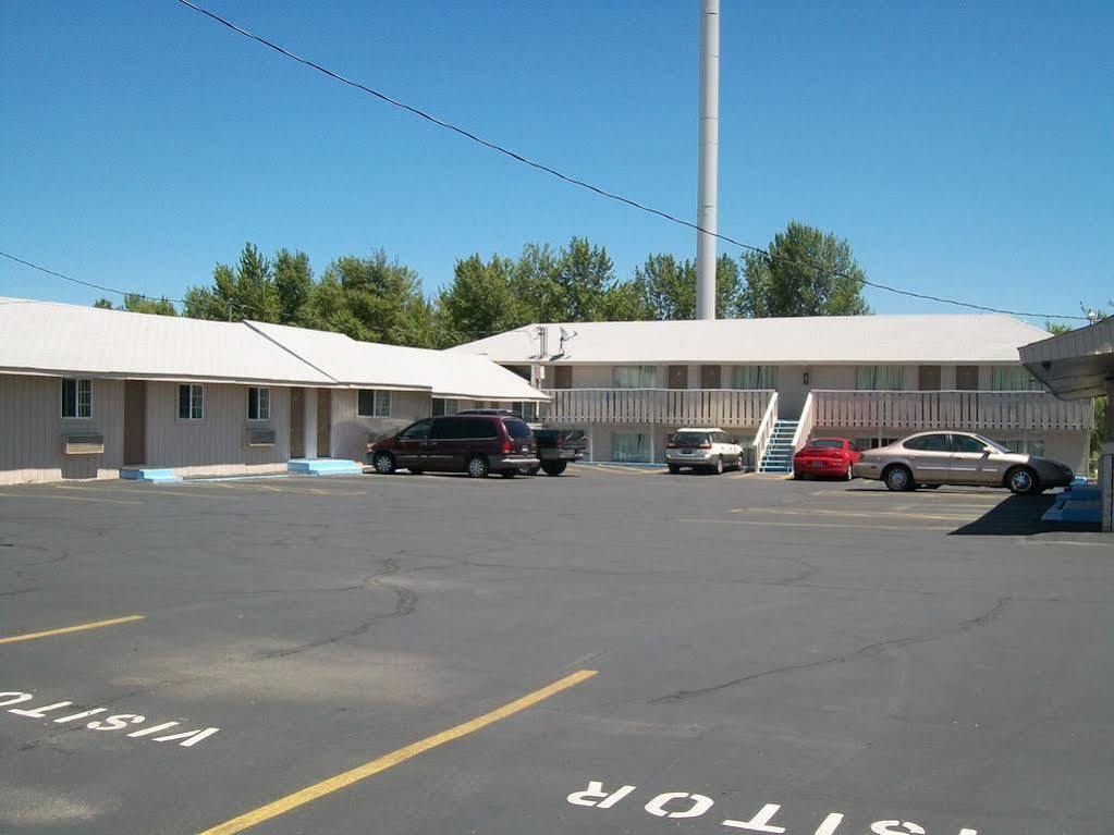 Relax Inn Of Medford Exterior foto