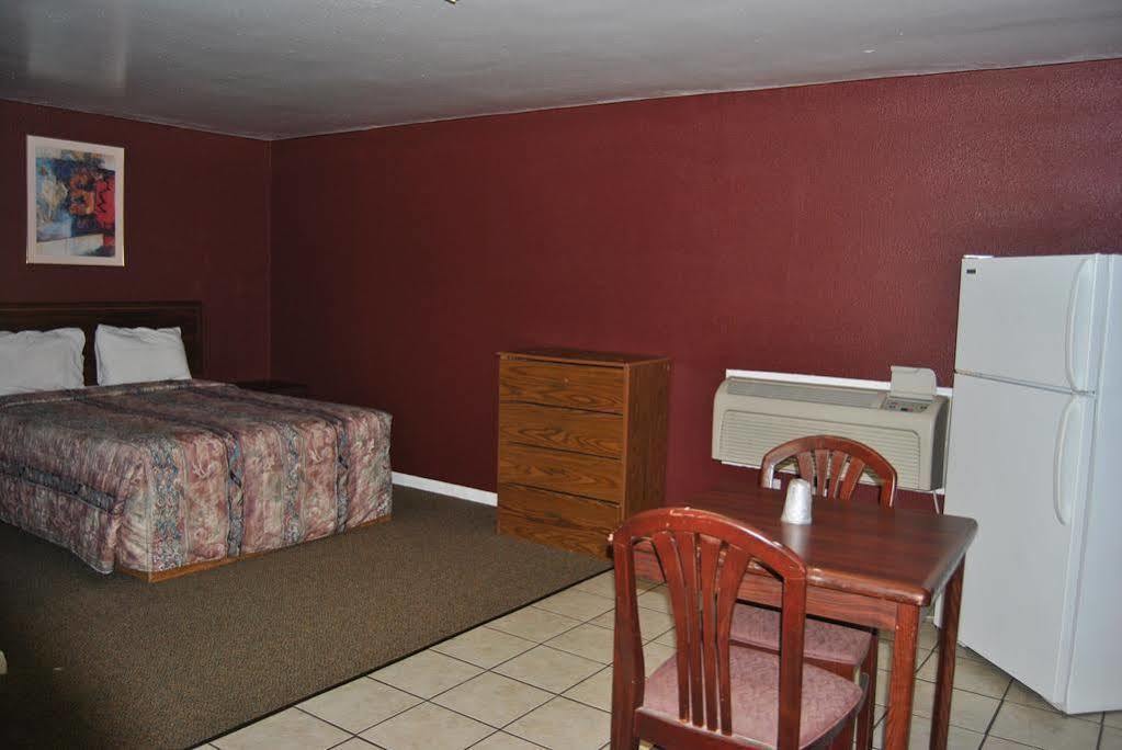 Relax Inn Of Medford Exterior foto