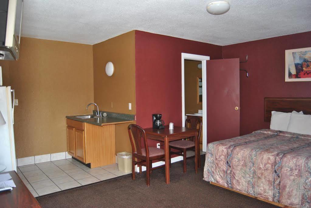 Relax Inn Of Medford Exterior foto
