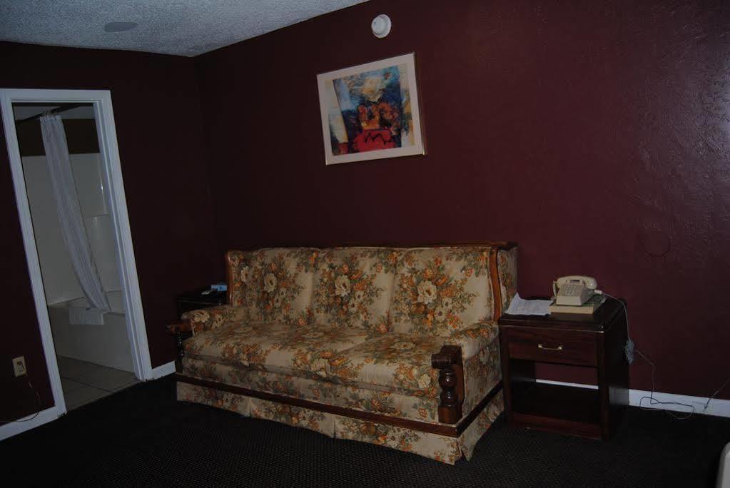 Relax Inn Of Medford Exterior foto
