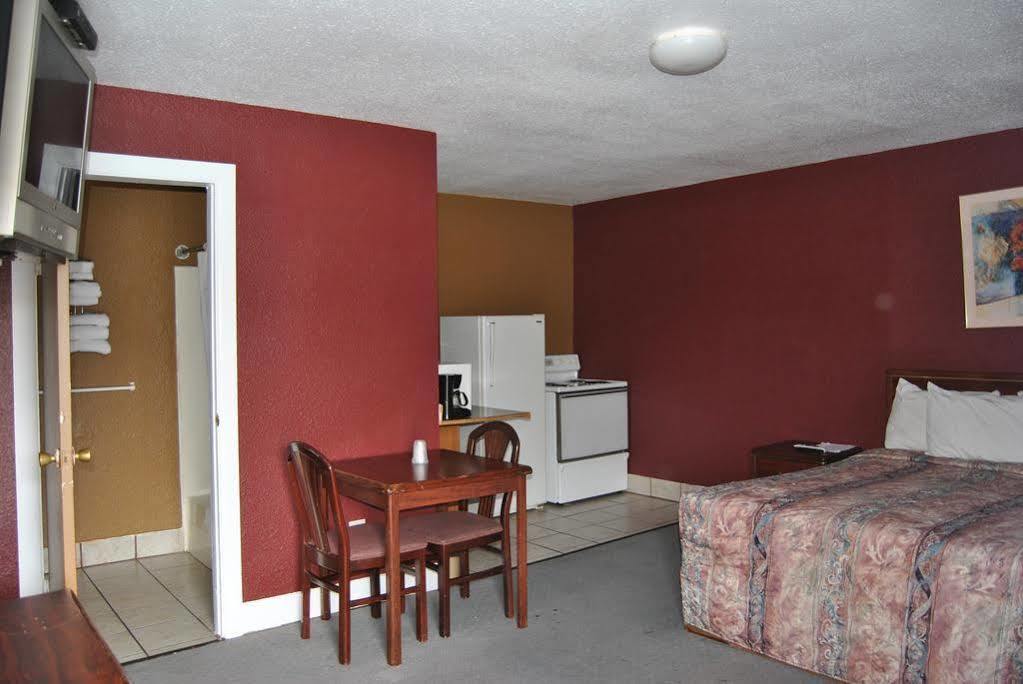 Relax Inn Of Medford Exterior foto